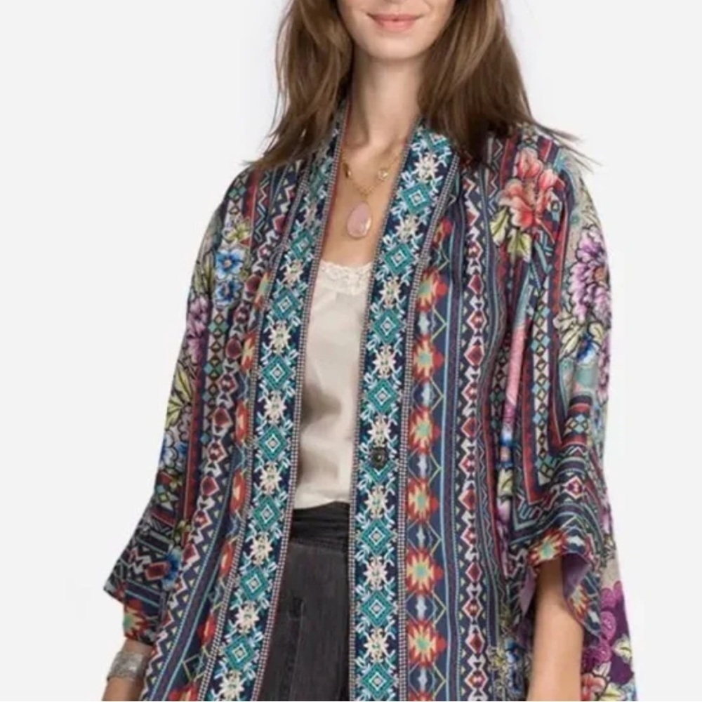 Johnny was Markel Emilia 100% silk reversible floral one button kimono S